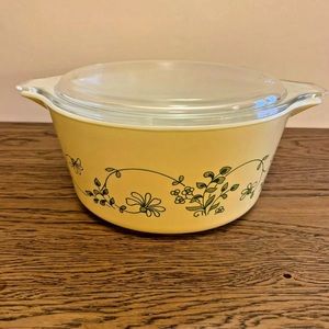 Pyrex Casserole with Glass Lid 1.5 qt “Shedandoah”